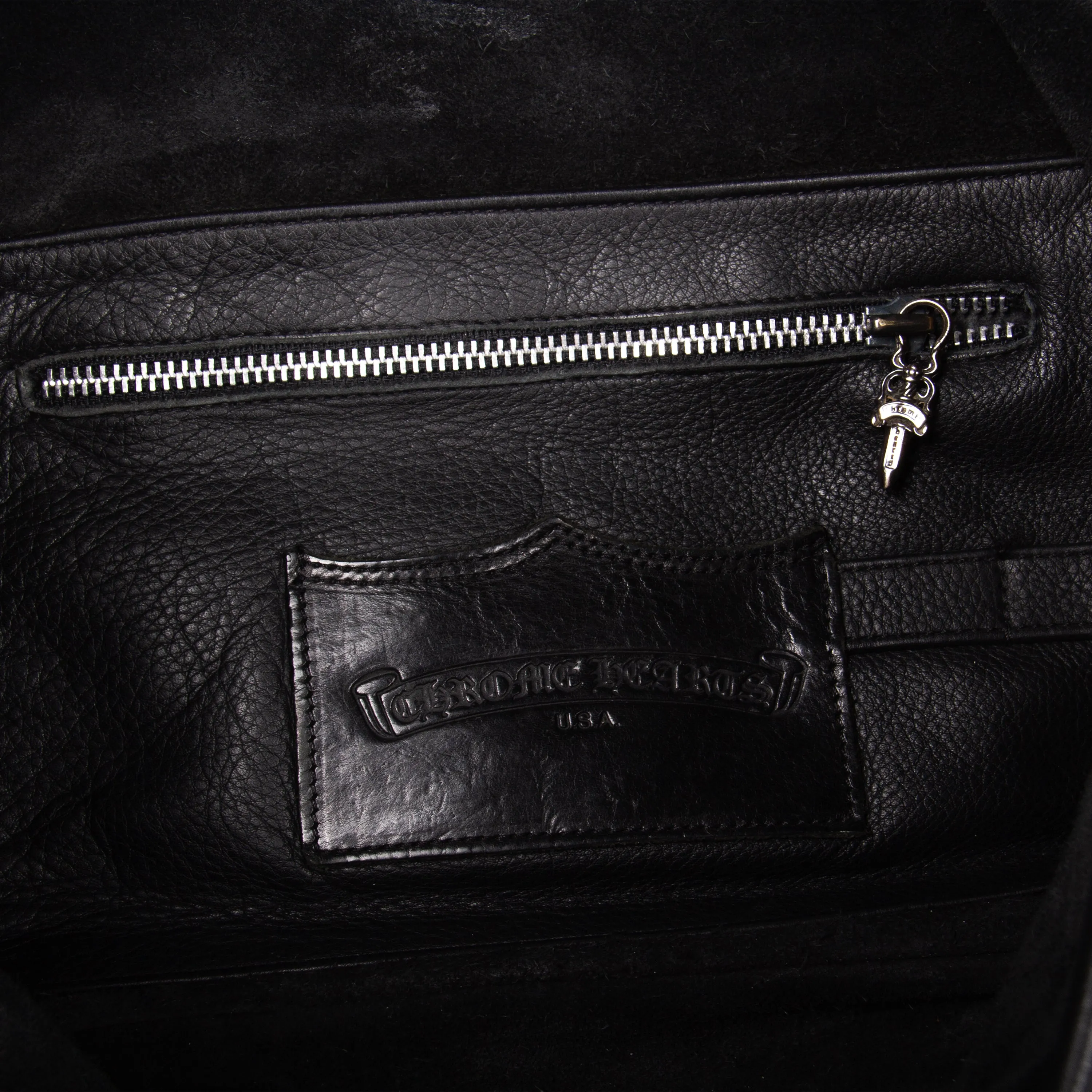 BLACK LEATHER MESSENGER BAG