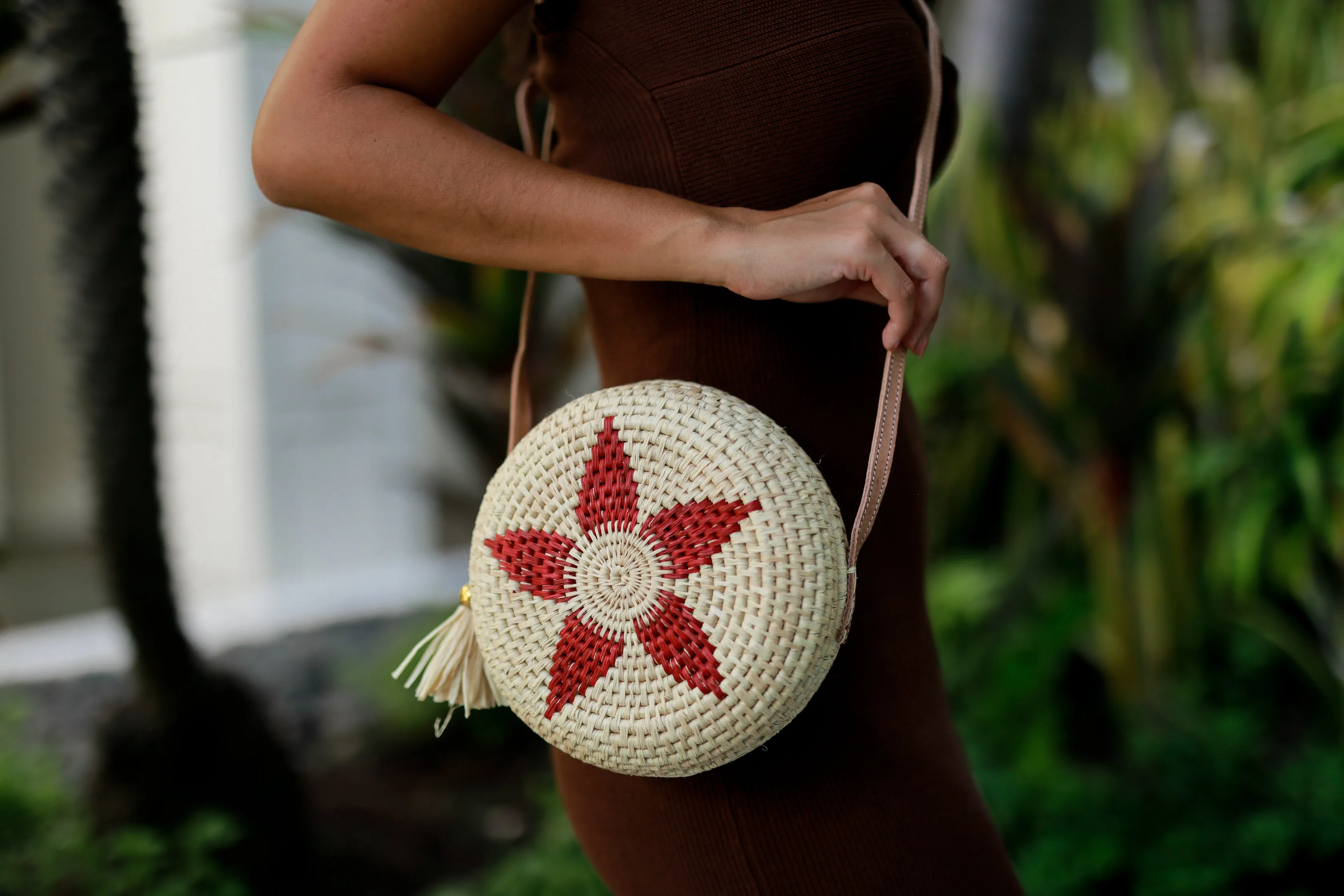 Carmel Crochet Round Flower Crossbody Bag with Tassel Zipper Pull