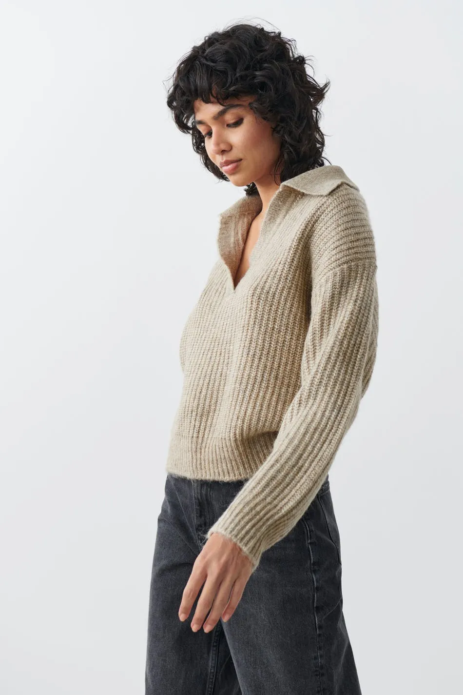 Collar knitted sweater