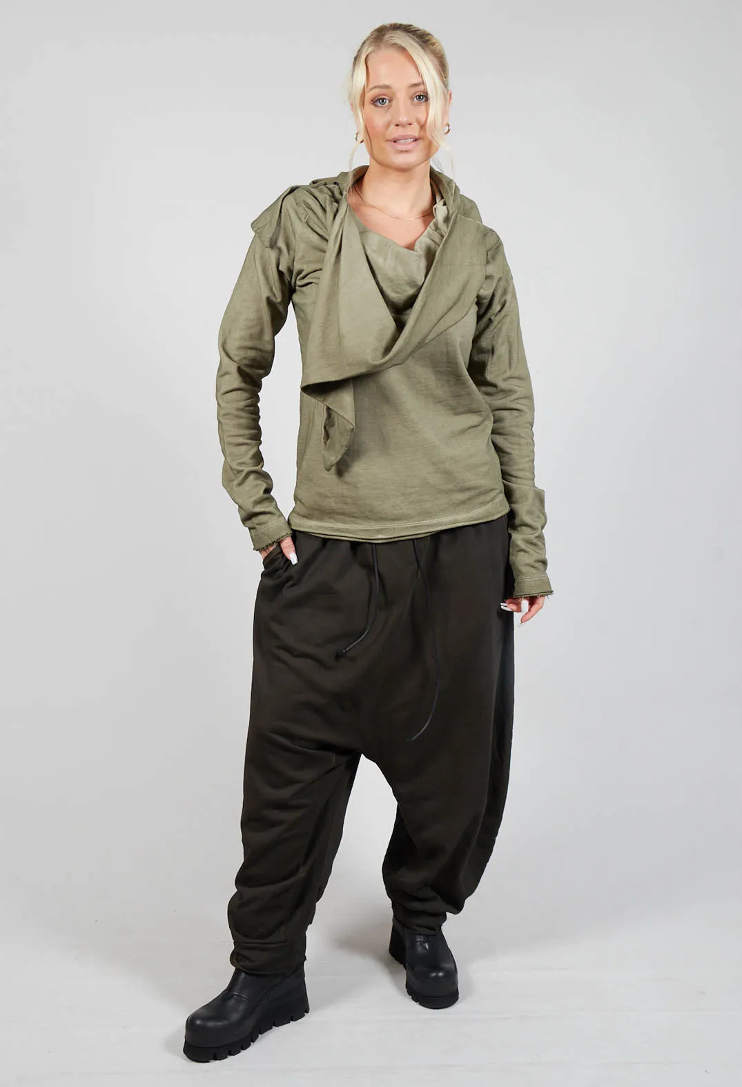 Raw Hemmed Tie Neck Pullover in Schilf Cloud