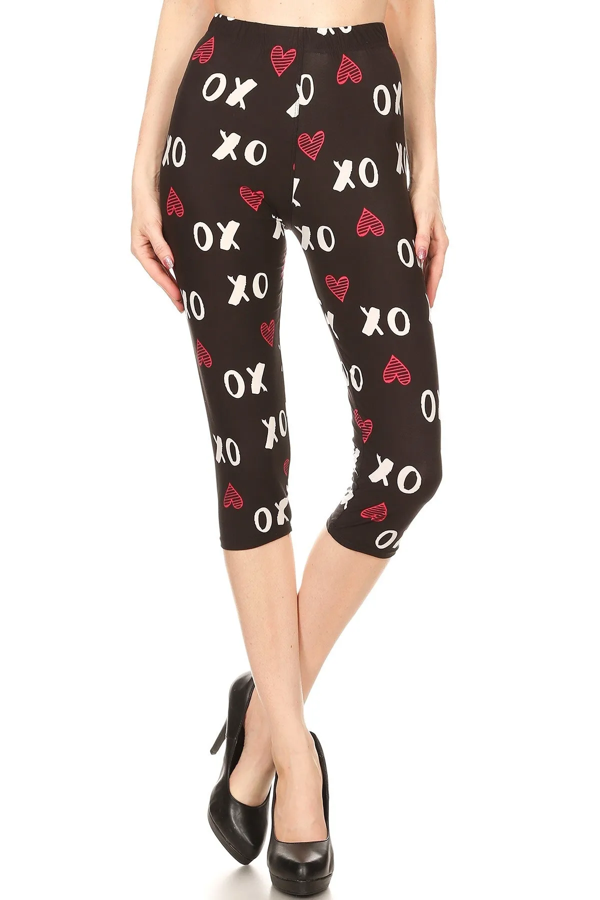 Women's Regular colorful XO Hearts Printed Cropped Capri Leggings