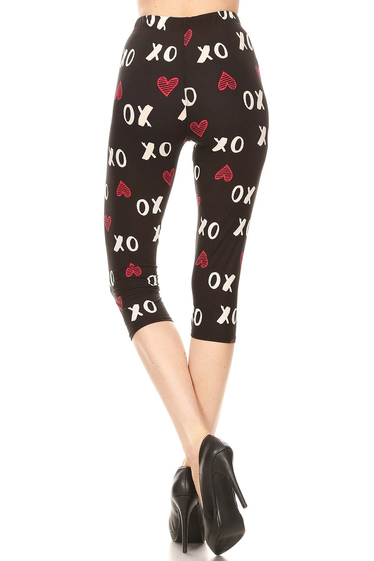 Women's Regular colorful XO Hearts Printed Cropped Capri Leggings