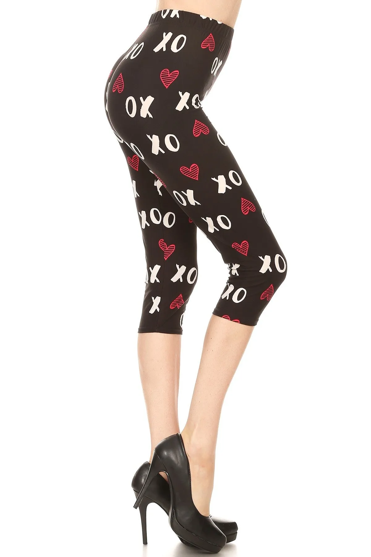 Women's Regular colorful XO Hearts Printed Cropped Capri Leggings